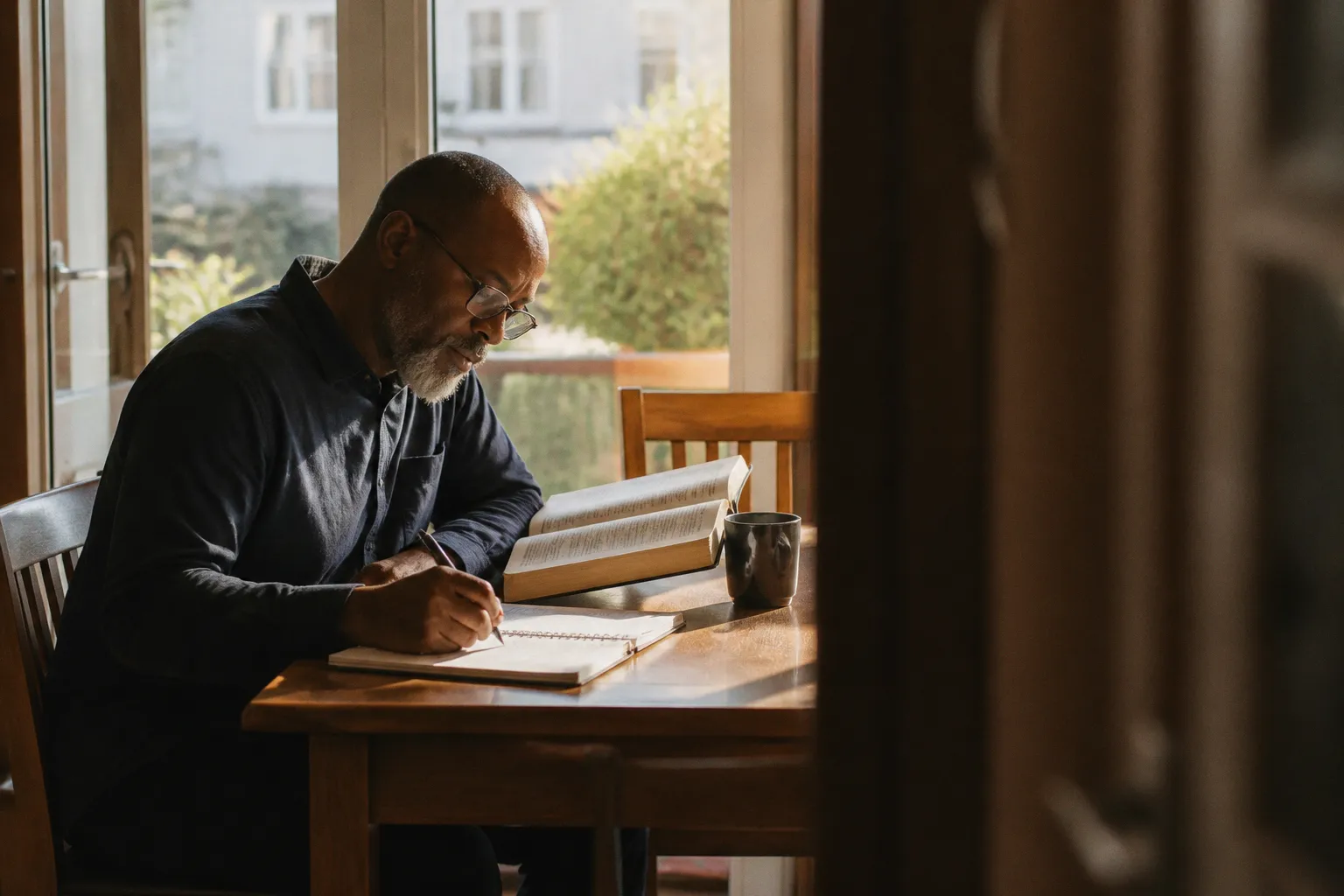 Kenneth Alston : comment relire le quotidien à la lumière des Écritures